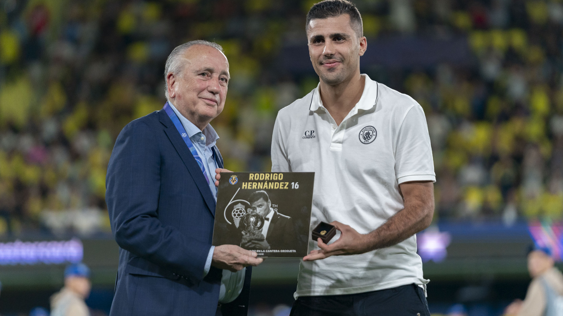 Rodrigo Hernández ya tiene su azulejo en el Passeig Groc 1 Rodri Homenaje Insignia
